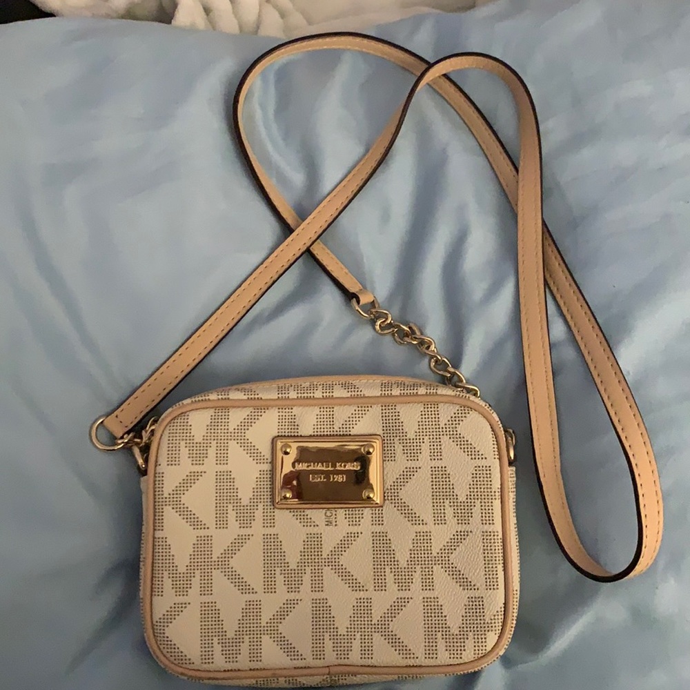 Michael Kors Logo Crossbody with chain accent in strap. Color: white leather